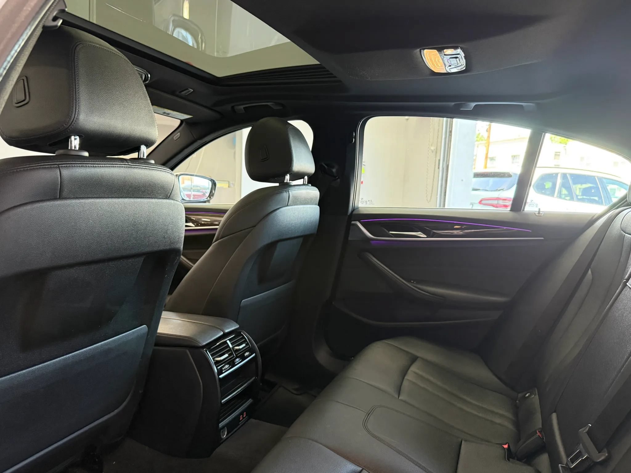 Used 2020 BMW 530i w/ Premium Package RWD image 27