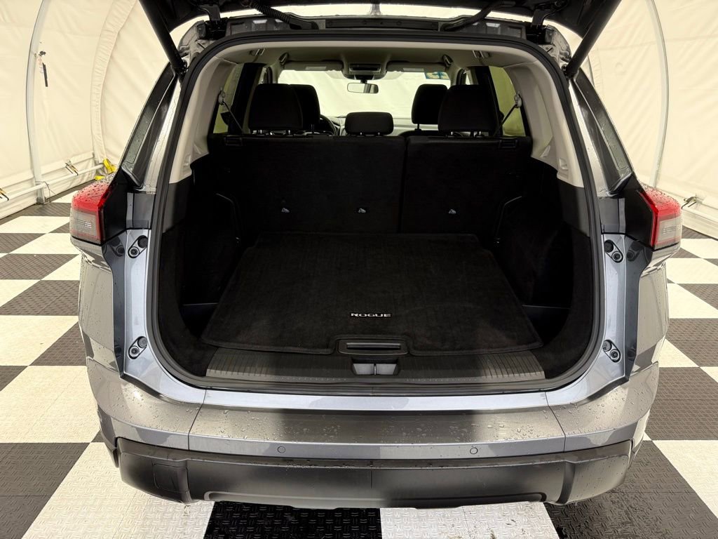 Used 2025 Nissan Rogue SV FWD image 4