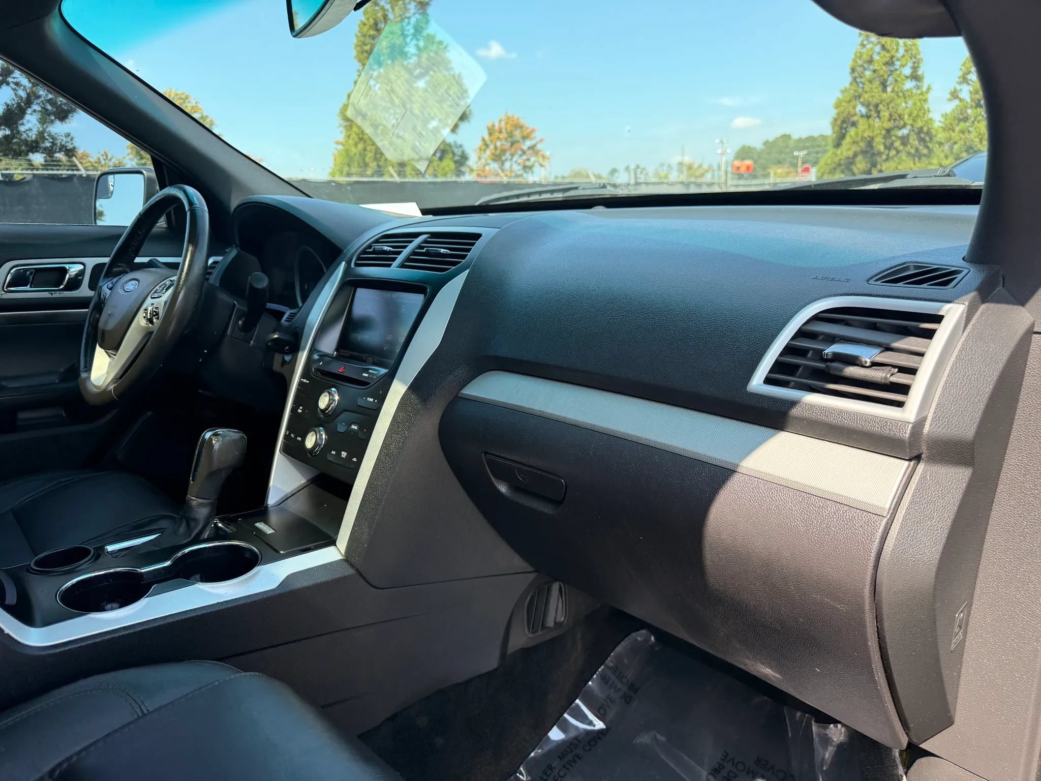 Used 2015 Ford Explorer XLT w/ Equipment Group 202B FWD image 17