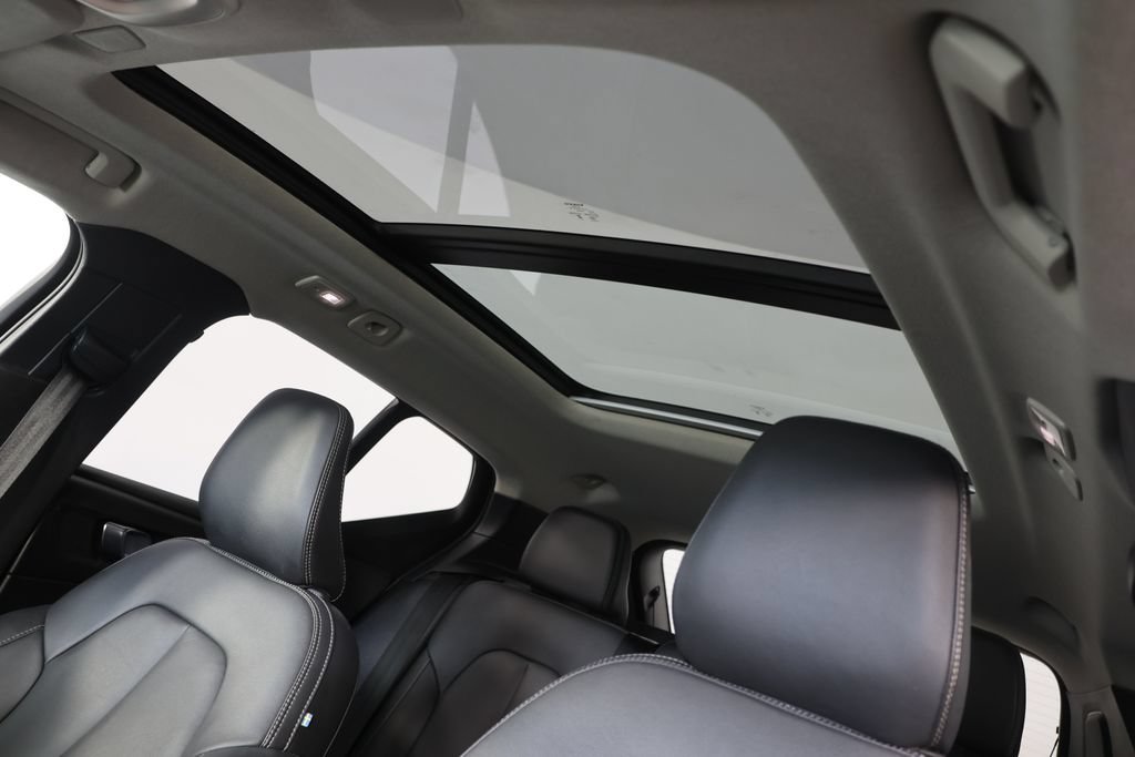 Used 2024 Volvo XC40 B5 Plus AWD/4WD image 17