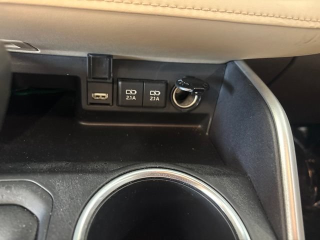 Used 2020 Toyota Highlander XLE FWD image 36