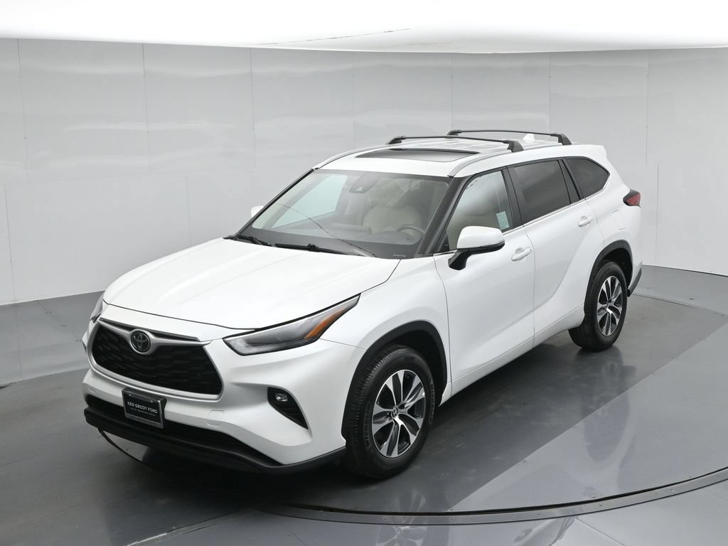 Used 2023 Toyota Highlander XLE FWD image 39