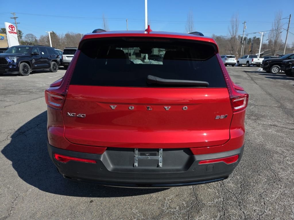 Used 2023 Volvo XC40 B5 Plus w/ Climate Package image 5