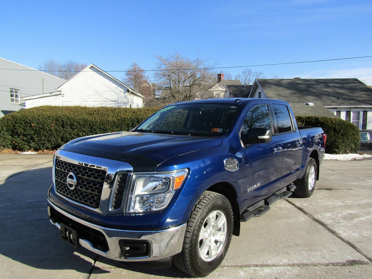 Used 2017 Nissan Titan SV image 1