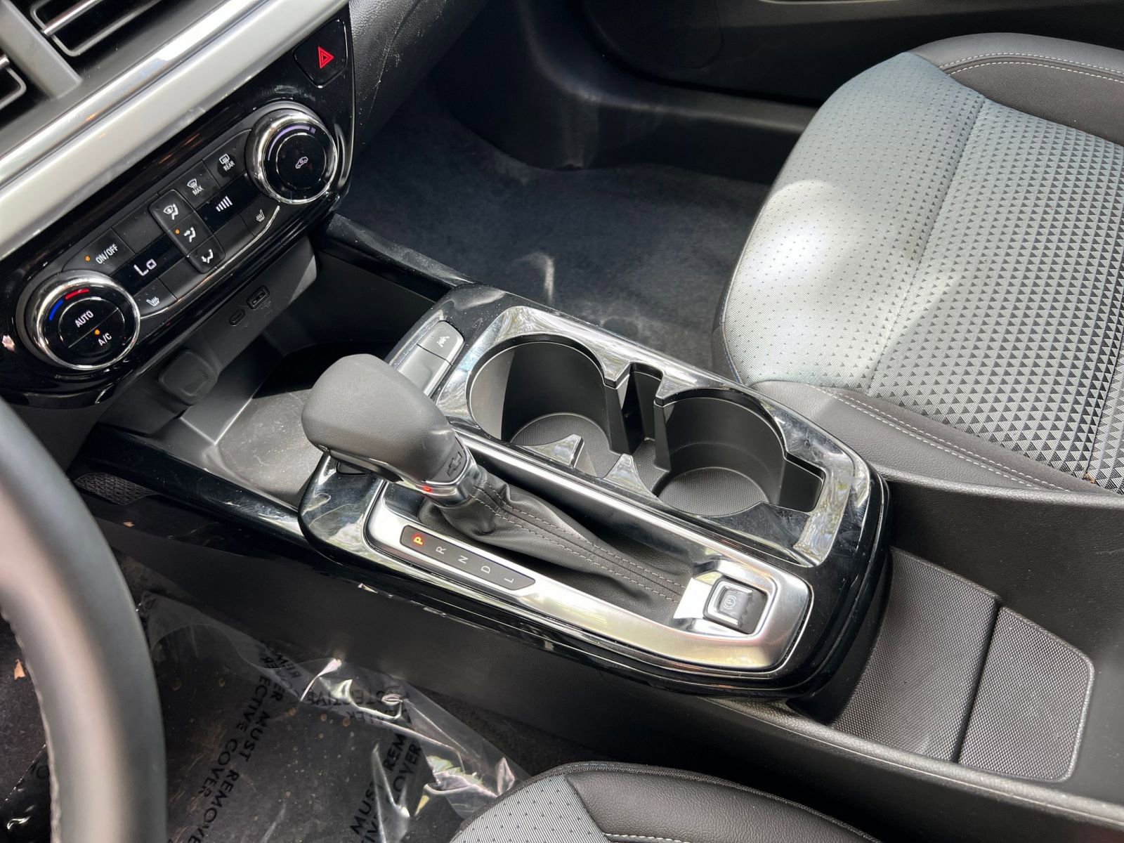 Used 2025 Chevrolet Trax LT w/ LT Convenience Package image 37