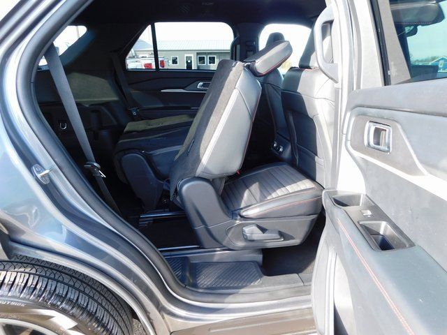 Used 2025 Ford Explorer ST-Line w/ ST-Line Street Pack image 32