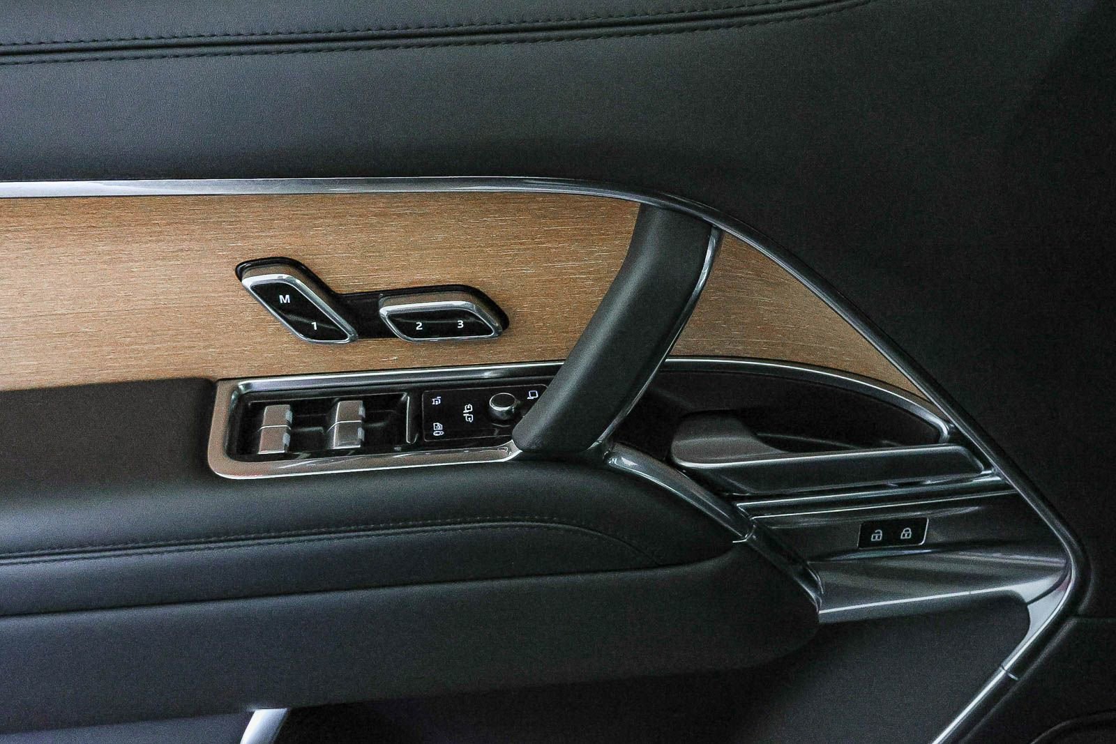 Used 2024 Land Rover Range Rover SV image 32