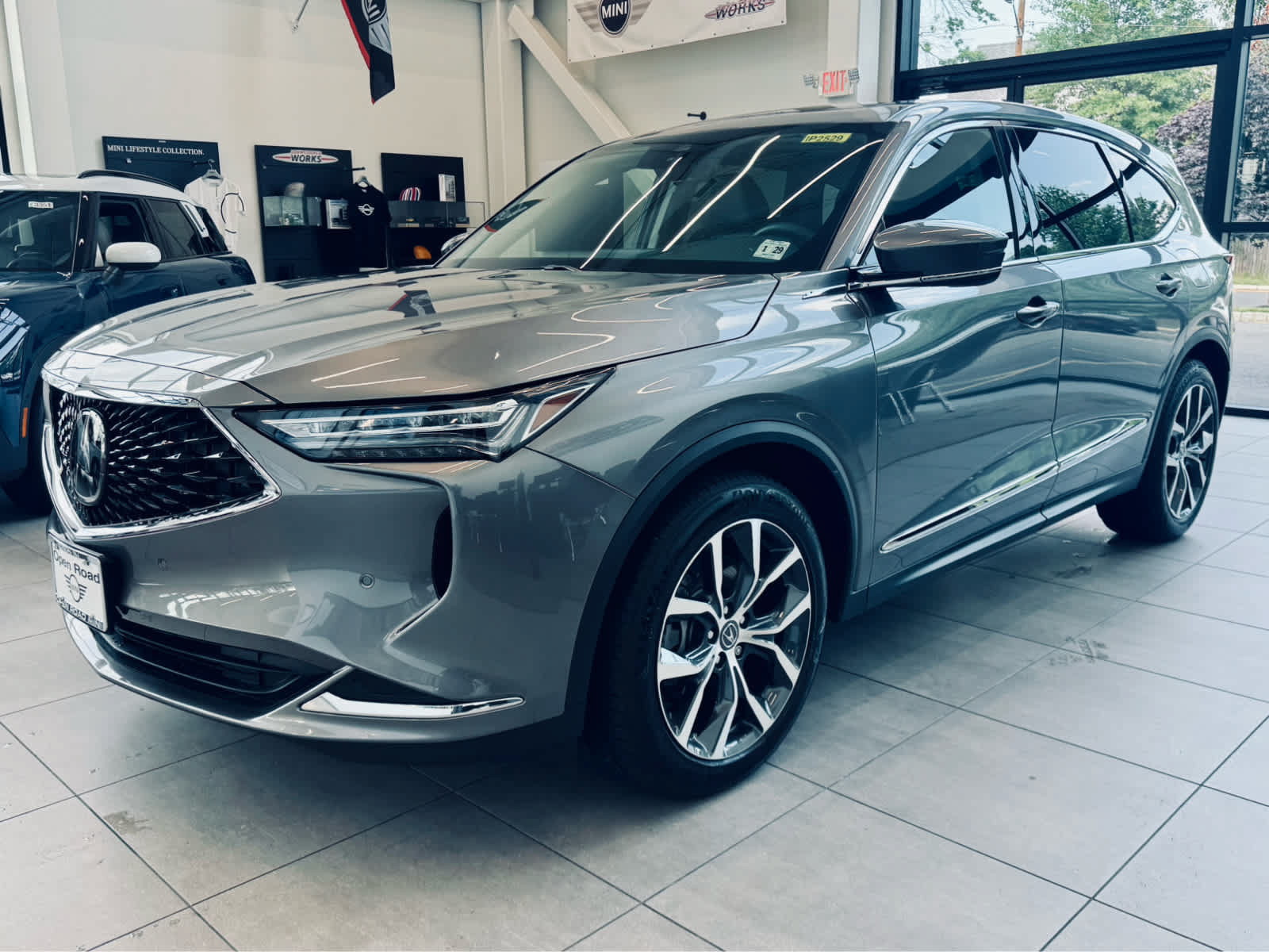 Used 2024 Acura MDX SH-AWD w/ Technology Package image 2