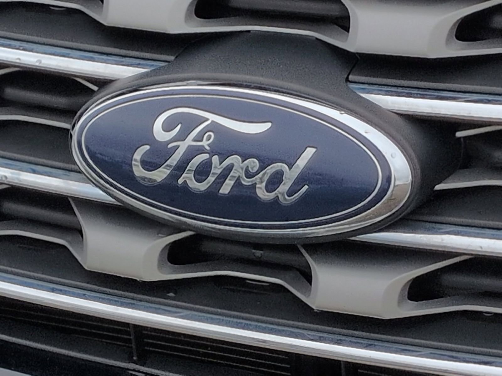 Used 2016 Ford Explorer XLT w/ Equipment Group 202A FWD image 14