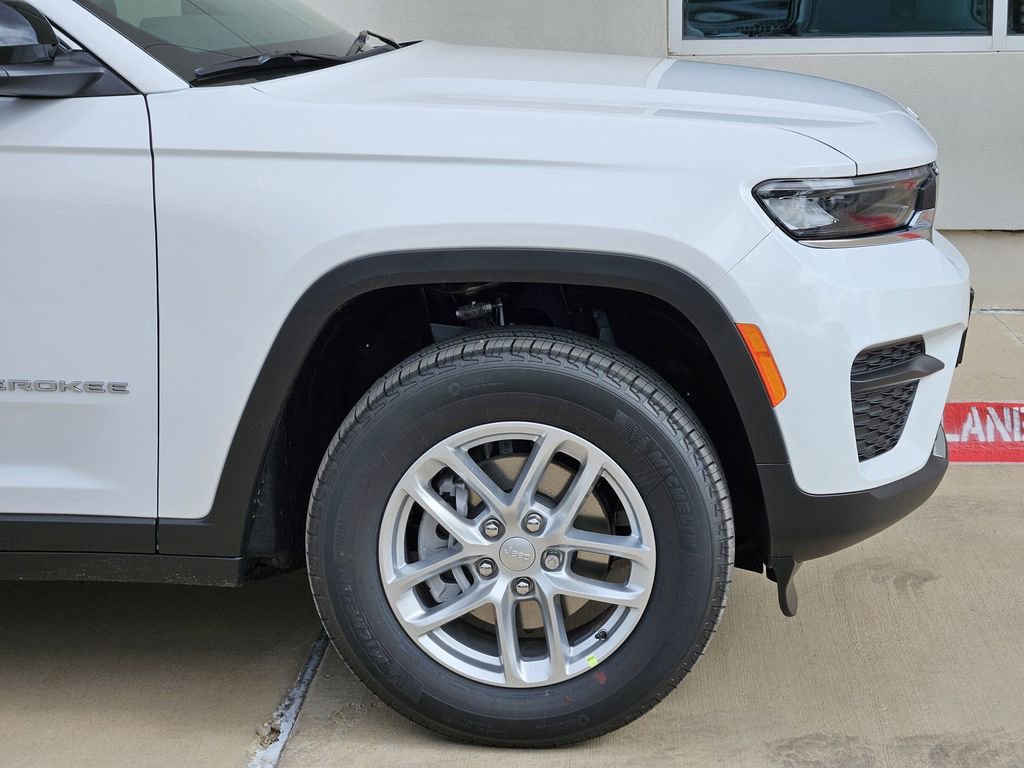 New 2026 Jeep Grand Cherokee Laredo RWD image 6