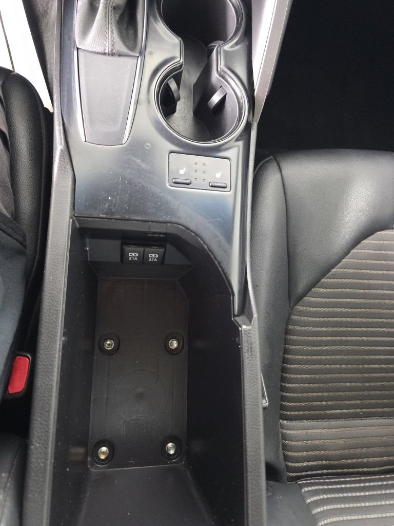 Used 2020 Toyota Camry SE FWD image 20