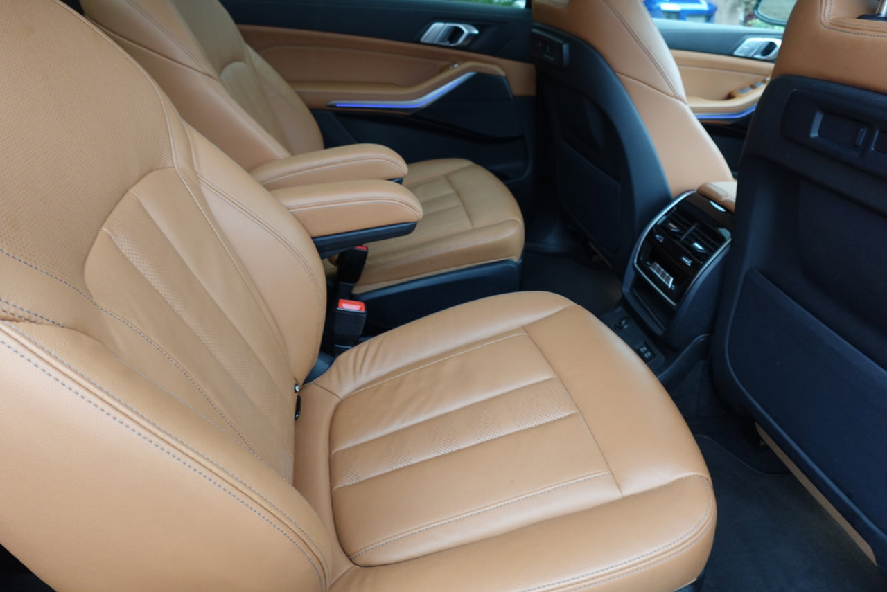 Used 2022 BMW X7 xDrive40i w/ Parking Assistance Package image 14