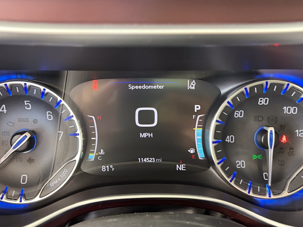 Used 2017 Chrysler Pacifica Limited w/ Advanced Safetytec Group FWD image 14