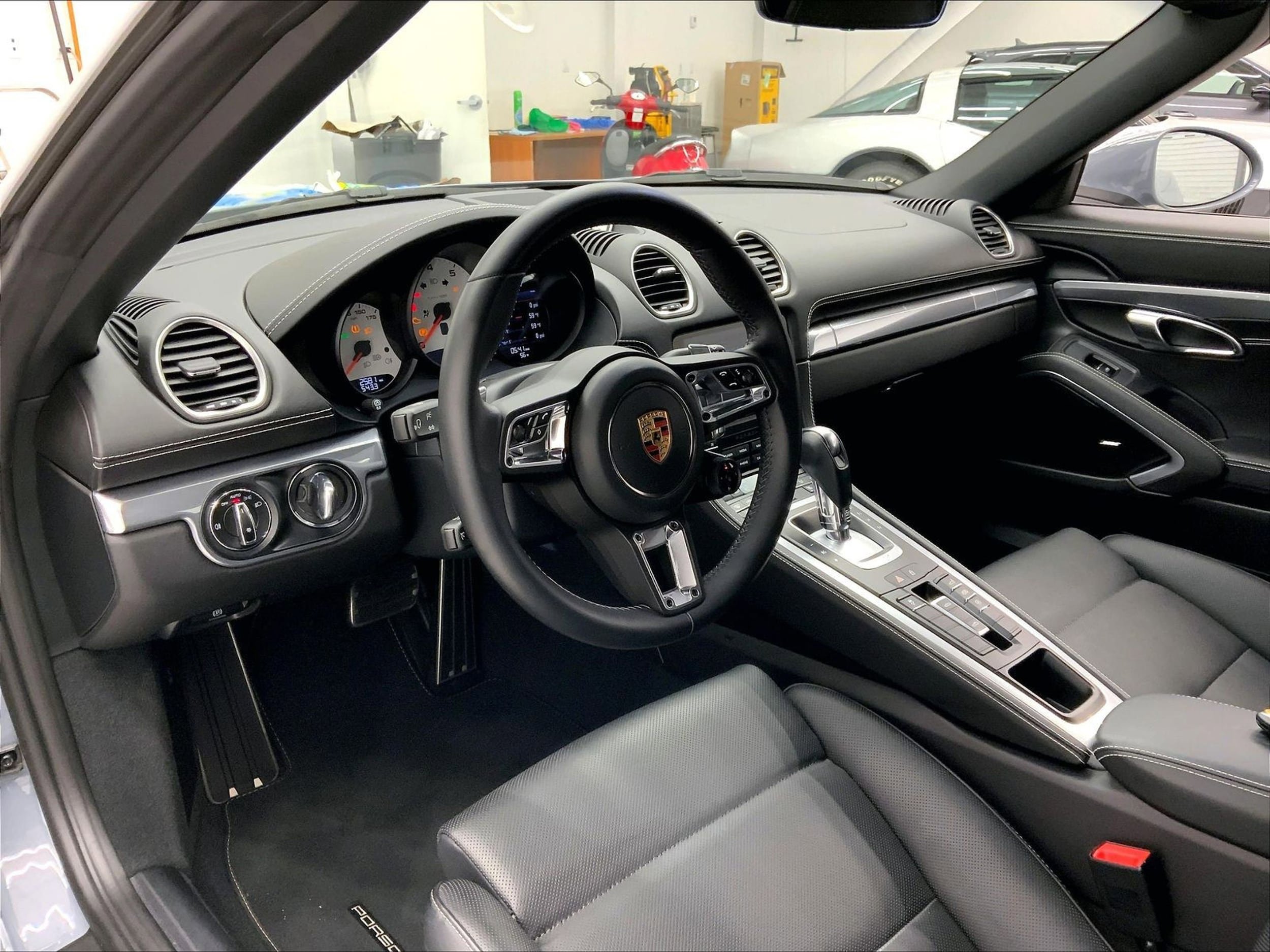 Used 2024 Porsche 718 Boxster image 4