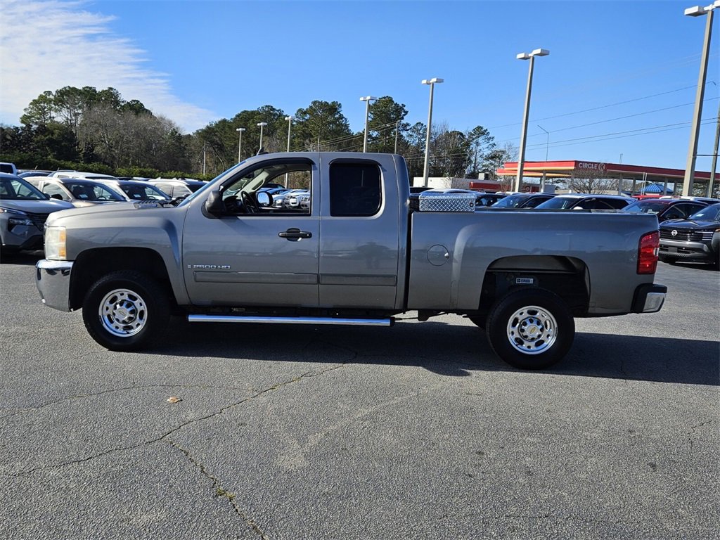 Used 2008 Chevrolet Silverado 2500 LT w/ 2LT Convenience Package image 2