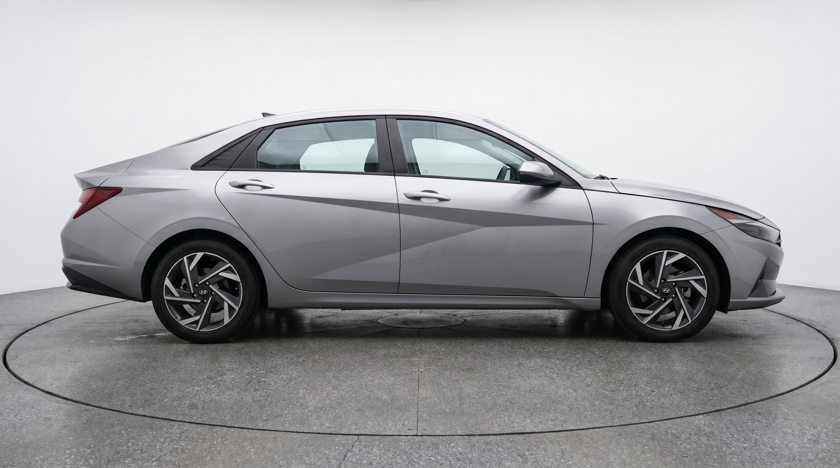 Used 2025 Hyundai Elantra SEL FWD image 11