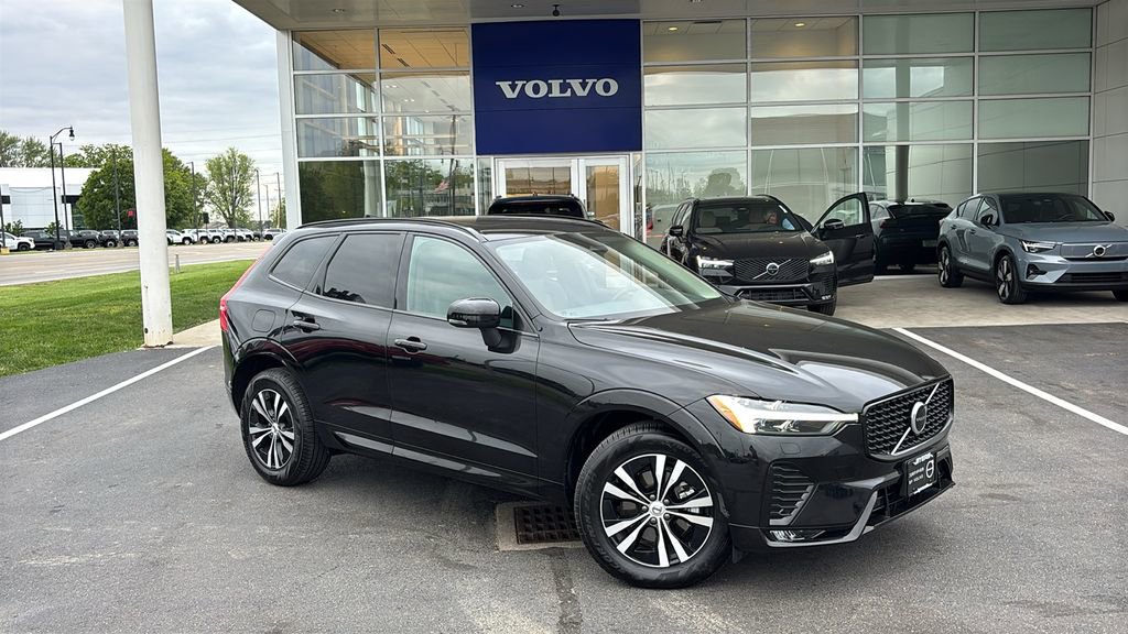 Used 2025 Volvo XC60 B5 Core AWD/4WD image 2