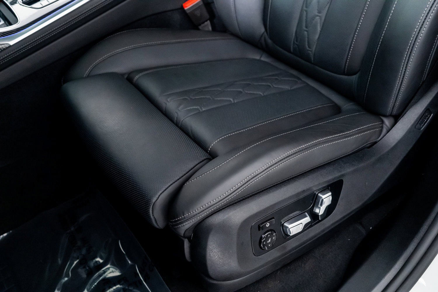 Used 2025 BMW X7 M60i image 31