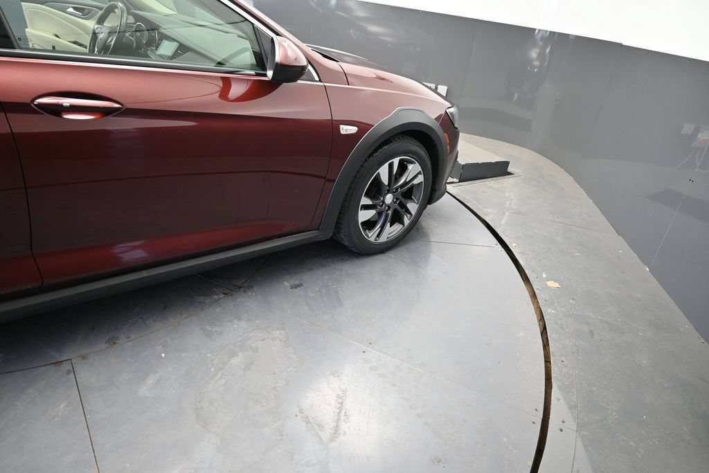 Used 2018 Buick Regal Preferred w/ Sights and Sounds Package AWD/4WD image 23
