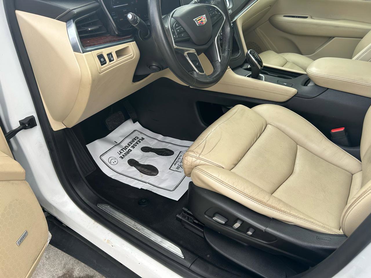 Used 2017 Cadillac XT5 Luxury w/ LPO, Wheel Lock Package image 10