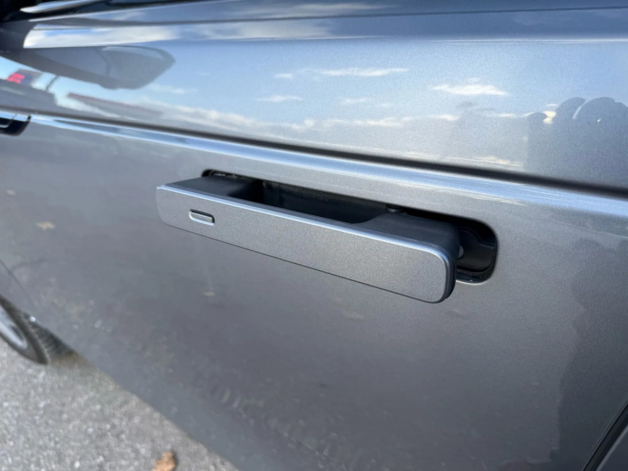 Used 2020 Land Rover Range Rover Velar R-Dynamic S image 16