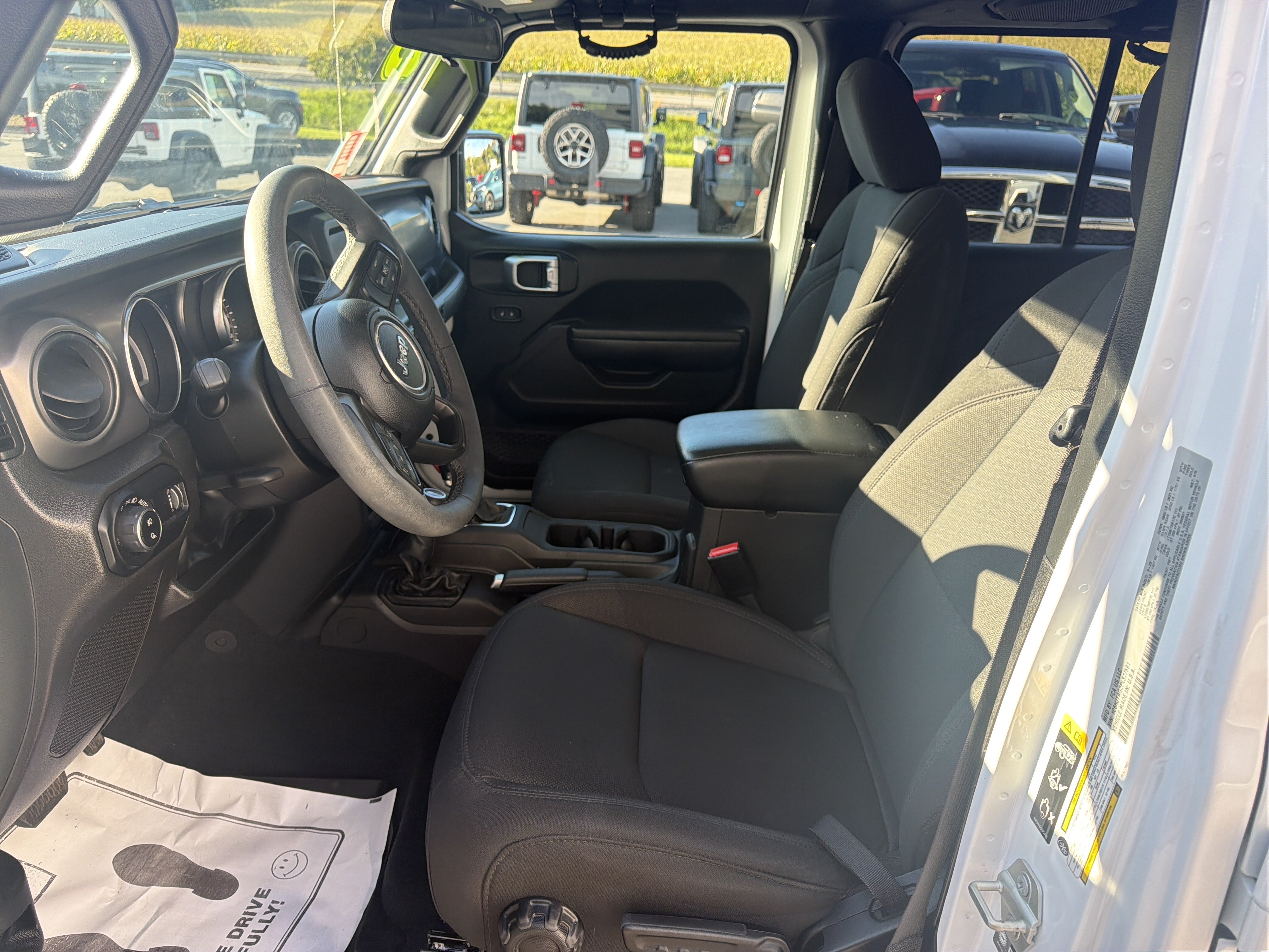 Used 2023 Jeep Gladiator Sport AWD/4WD image 12