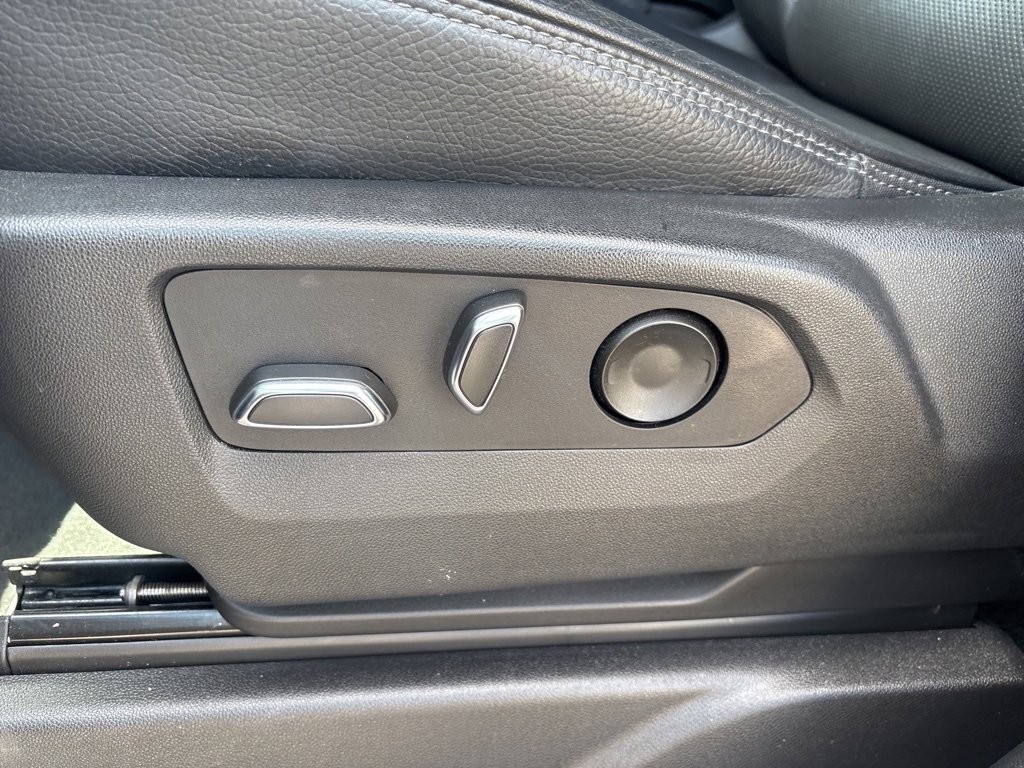 Used 2023 GMC Yukon Denali image 12