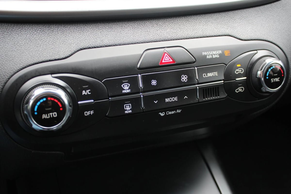 Used 2018 Kia Sorento FWD image 16