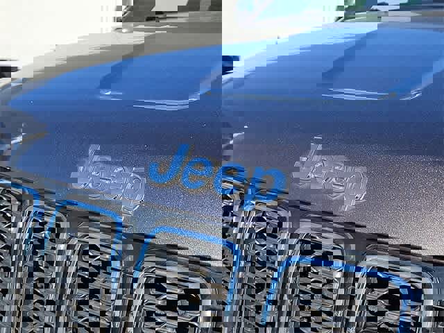 Used 2019 Jeep Grand Cherokee Limited image 37