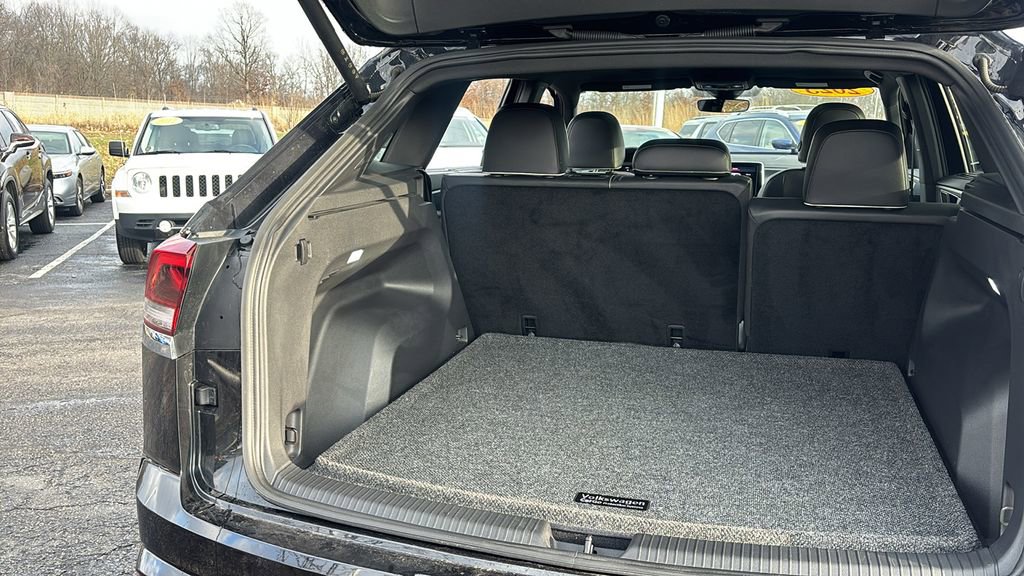 Used 2025 Volkswagen Atlas Cross Sport SEL Premium R-Line image 35