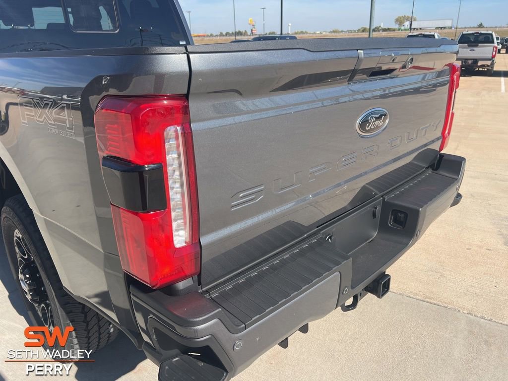 New 2026 Ford F250 Lariat w/ Black Appearance Package image 5