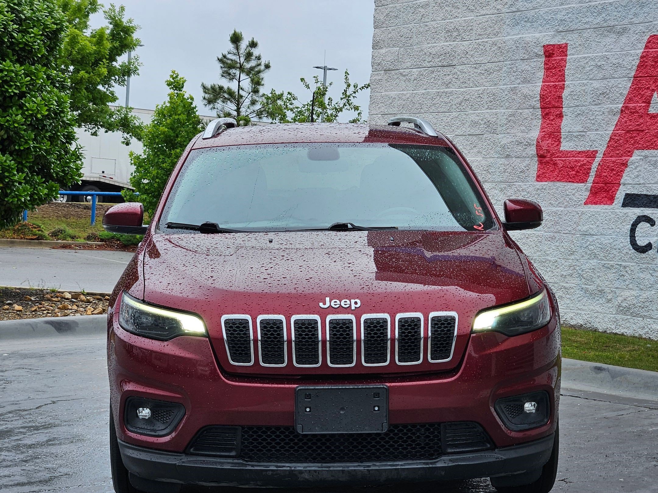 Used 2019 Jeep Cherokee Latitude Plus FWD image 2