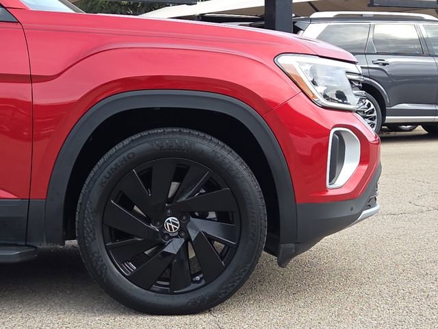 Used 2024 Volkswagen Atlas SE w/ Black Wheel Package image 5