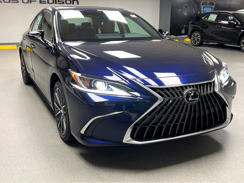 New 2025 Lexus ES 300h w/ Premium Package