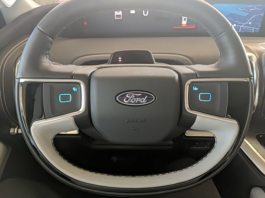 Used 2025 Ford Expedition Platinum image 20