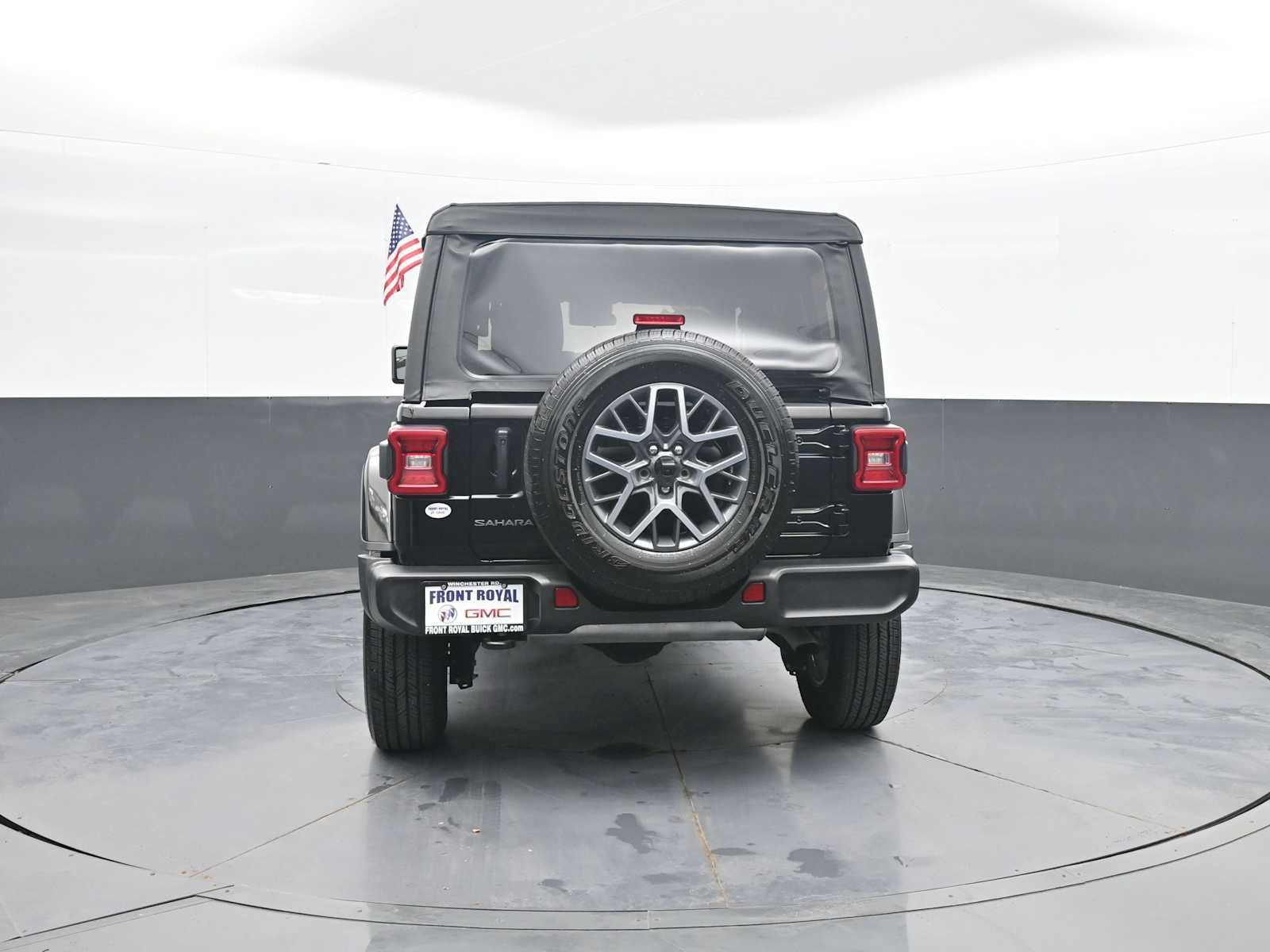Used 2025 Jeep Wrangler Unlimited Sahara AWD/4WD image 6
