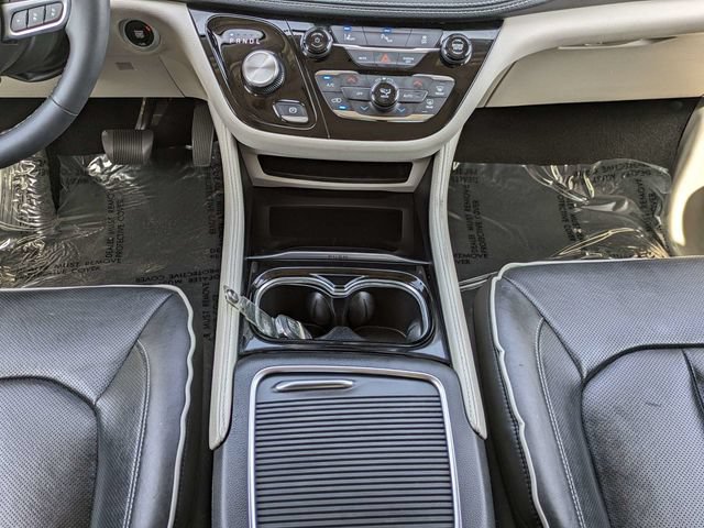 Used 2023 Chrysler Pacifica Limited FWD image 21