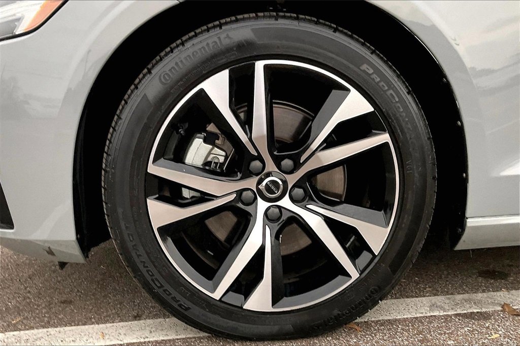 Used 2024 Volvo S60 B5 Core image 8