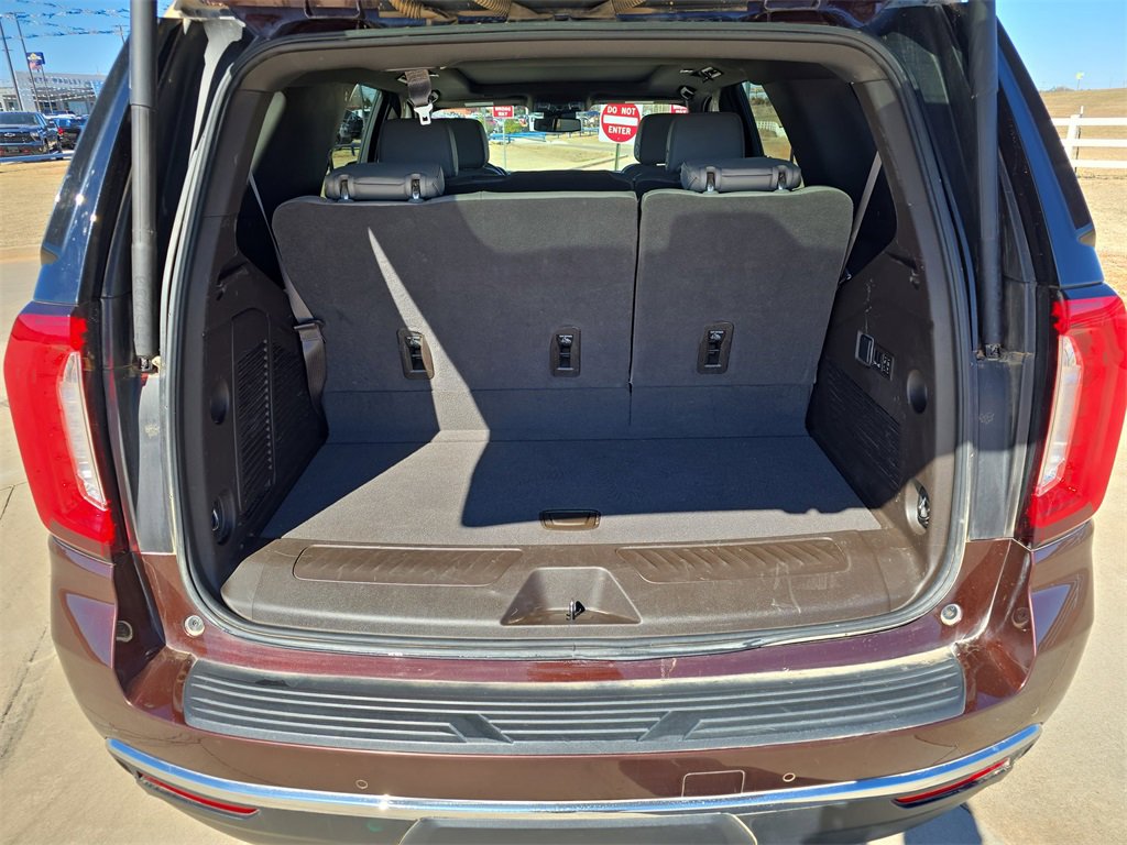 Used 2023 GMC Yukon SLT w/ SLT Premium Package image 13