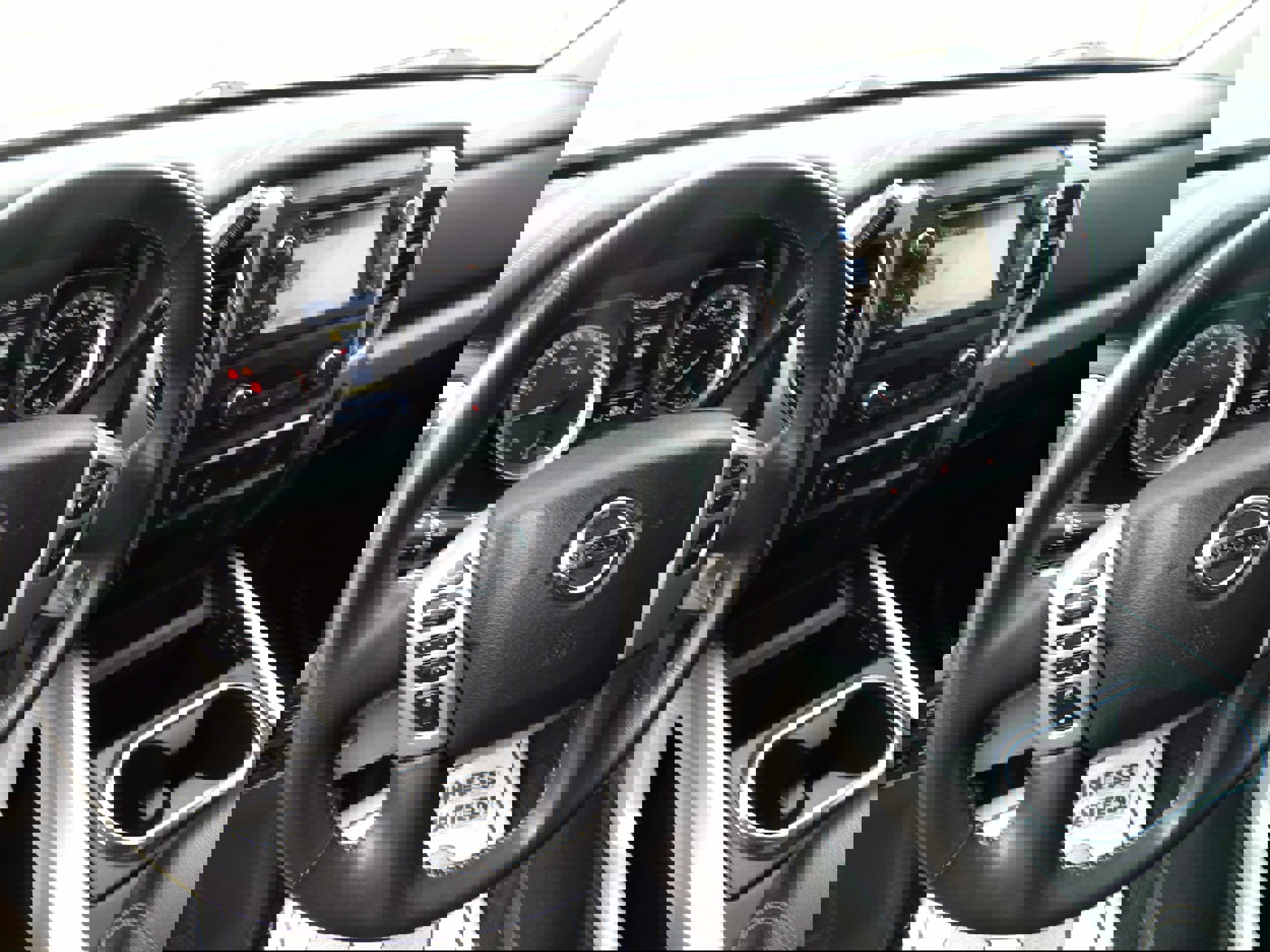 Used 2017 Nissan Titan PRO-4X image 15