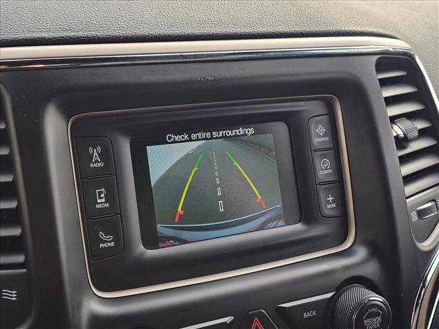 Used 2016 Jeep Grand Cherokee Limited image 25