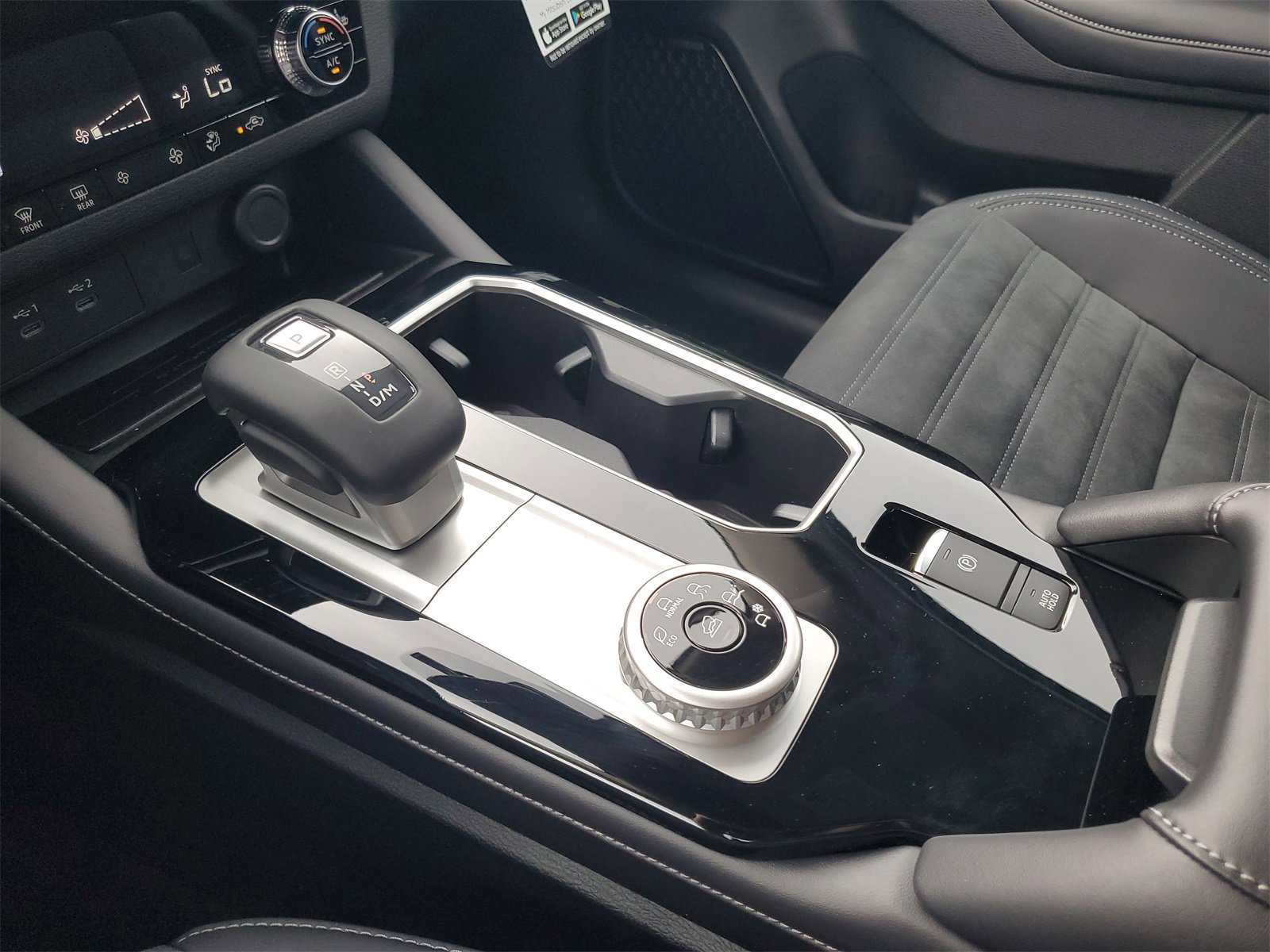New 2025 Mitsubishi Outlander SE image 19