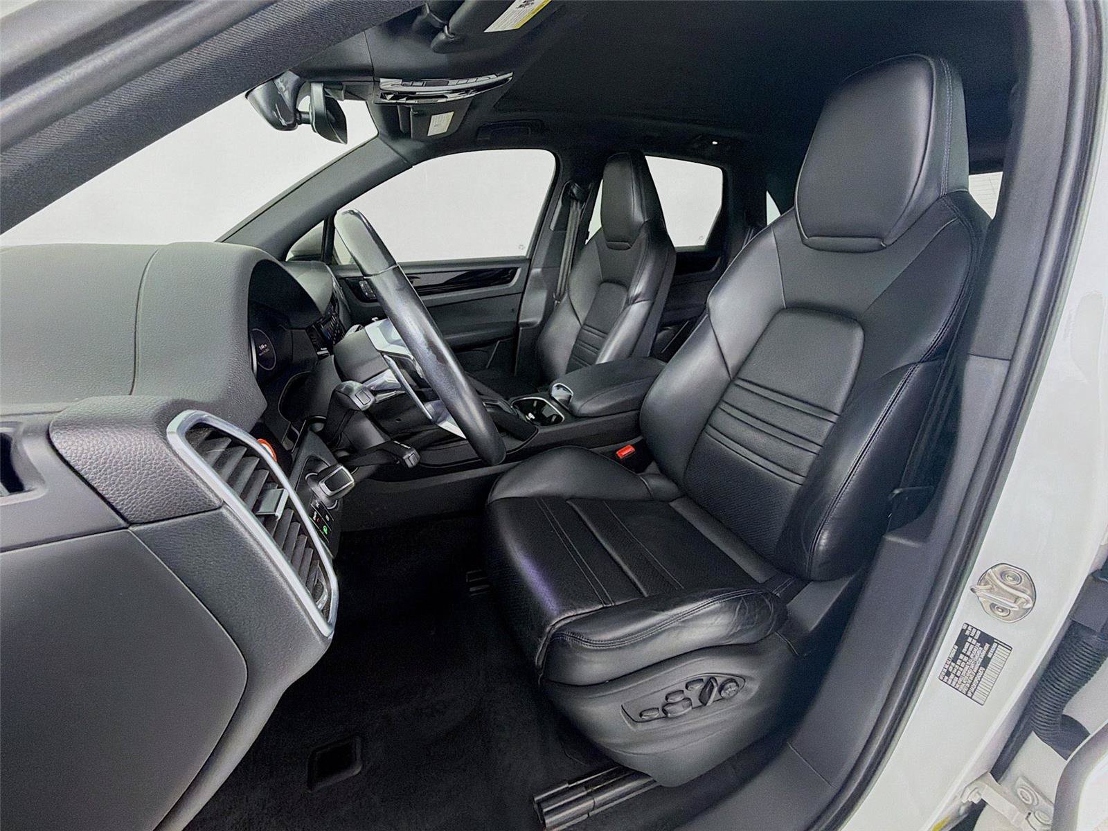 Certified 2023 Porsche Cayenne Platinum Edition AWD/4WD image 5