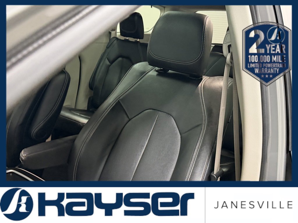 Used 2022 Chrysler Pacifica Touring-L w/ Uconnect Theater Family Group image 15