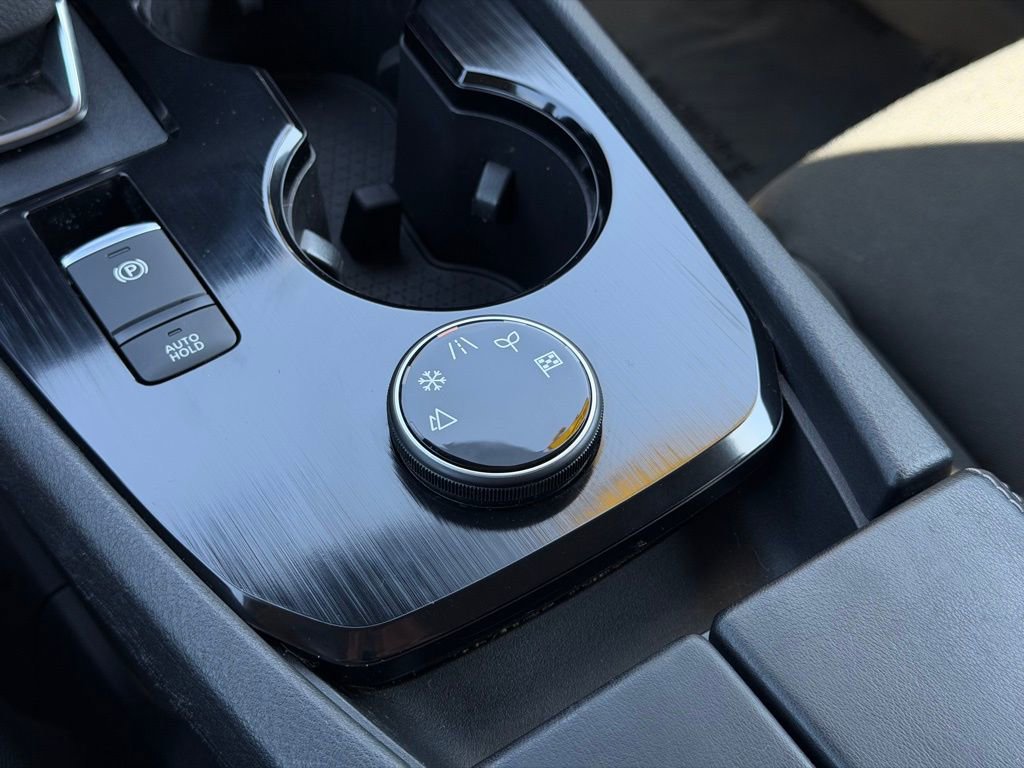Used 2023 Nissan Rogue S AWD/4WD image 36