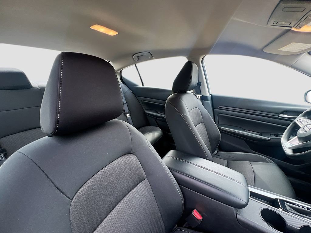 Used 2025 Nissan Altima 2.5 SV FWD image 27