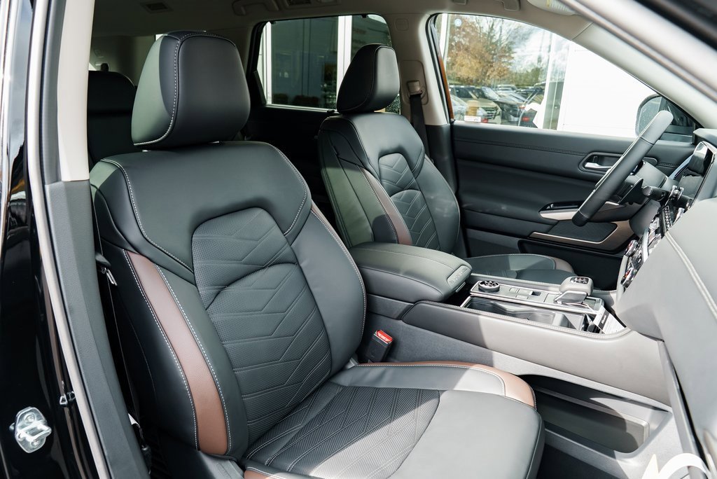 New 2025 Nissan Pathfinder Platinum image 29