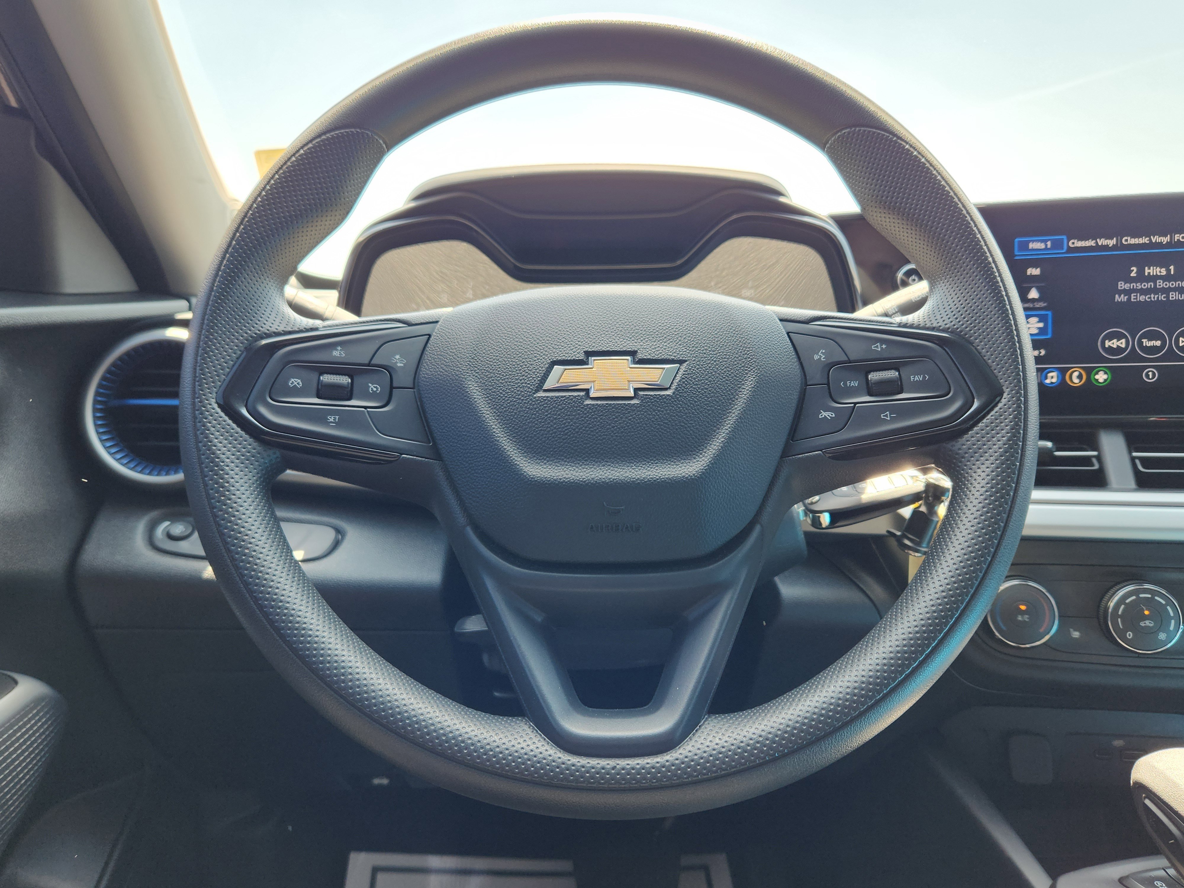 Used 2025 Chevrolet Trax LS w/ LS Convenience Package FWD image 21