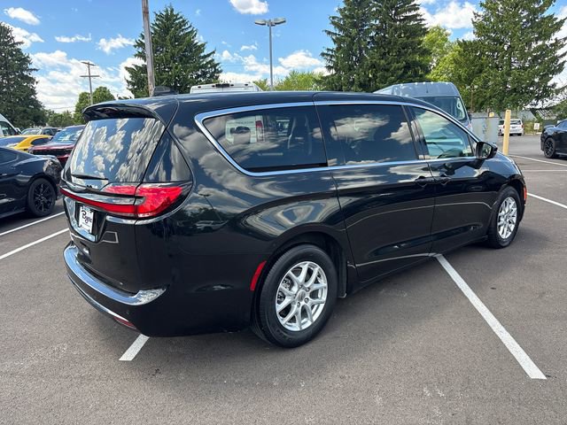 Used 2023 Chrysler Pacifica Touring-L FWD image 31