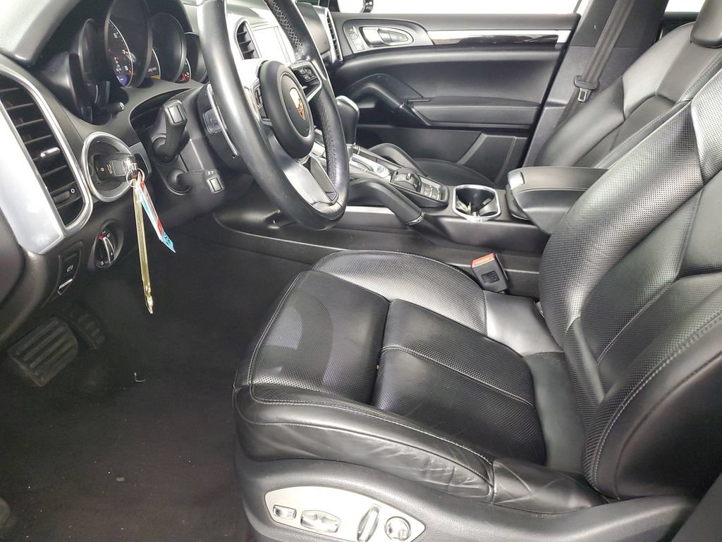 Used 2018 Porsche Cayenne Platinum Edition w/ Premium Package AWD/4WD image 11
